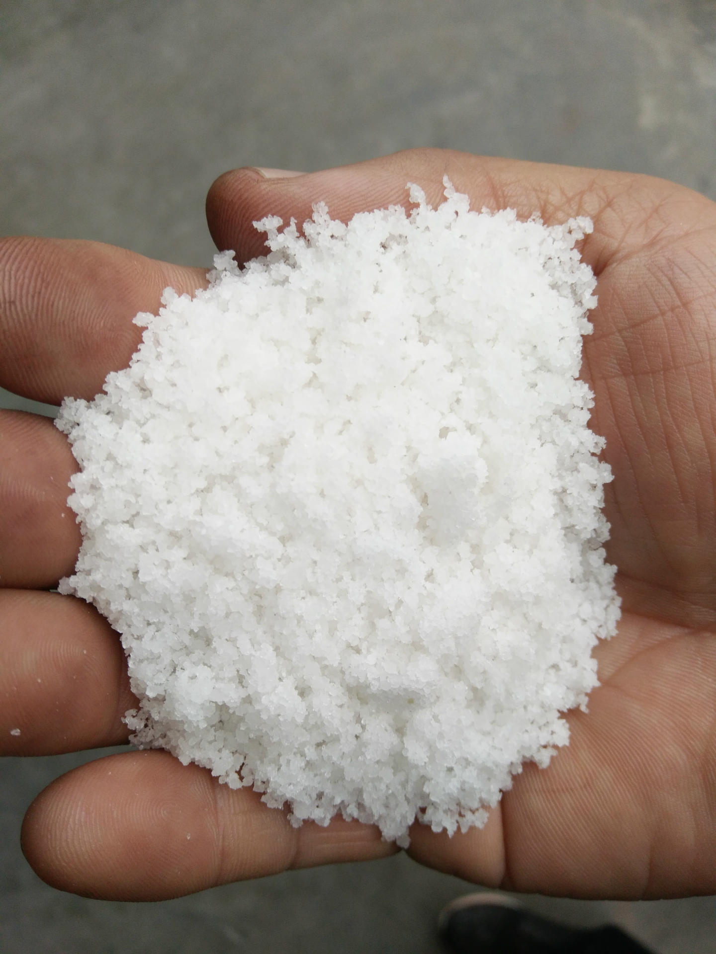 鹽的多樣應(yīng)用 從日常烹飪到工業(yè)與畜牧